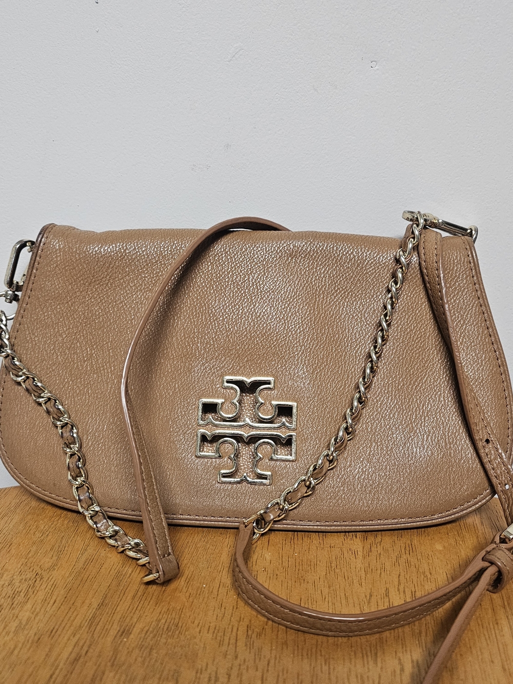 Tory Burch Tan Leather Crossbody Bag Chain Strap Minimalist Neutral Camel Brown
